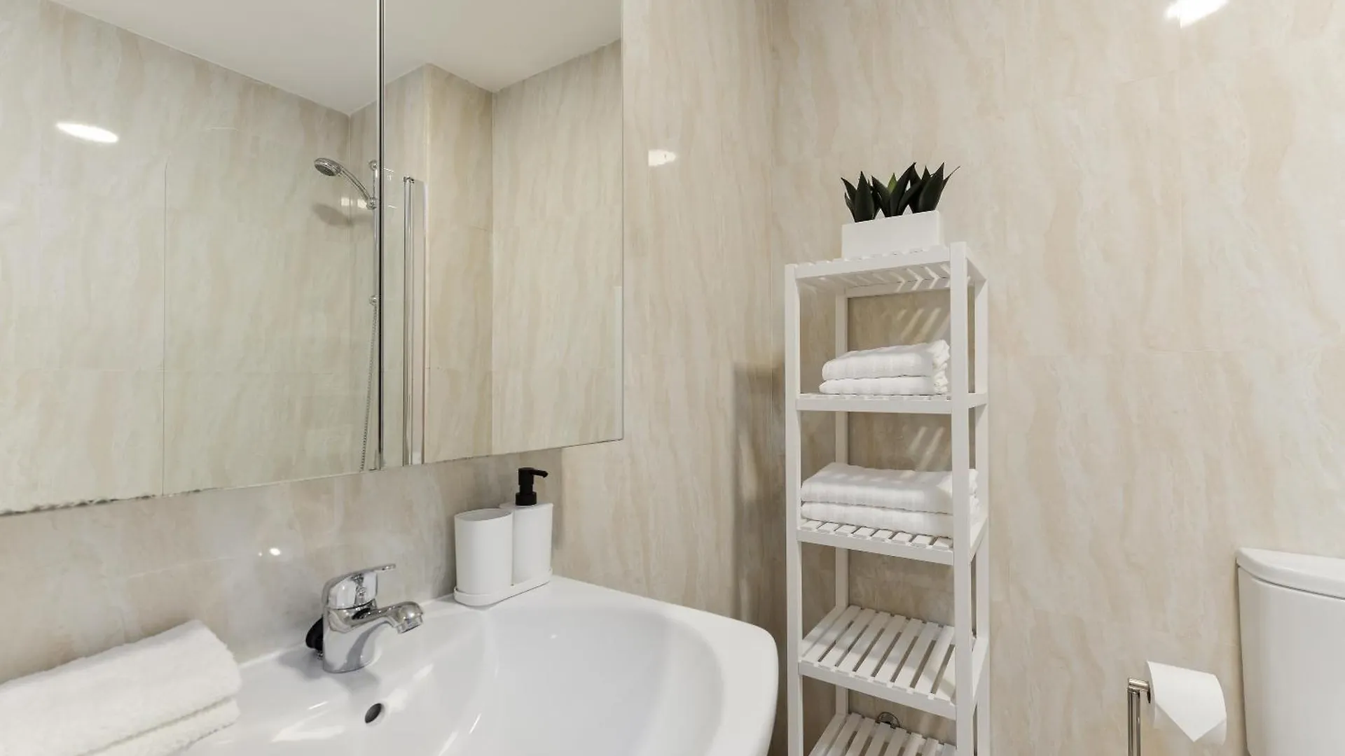Casa Beau Bella 2-Bedroom Apartment At Residencial Duquesa Manilva 0*,  Spanyolország