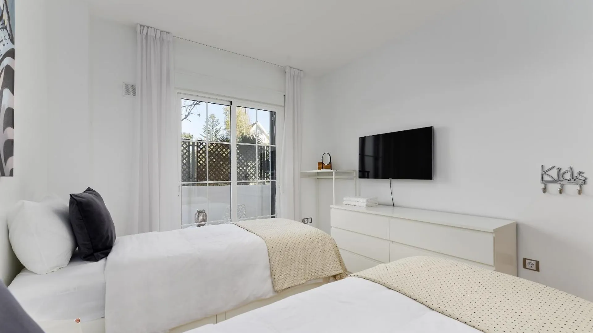 Casa Beau Bella 2-Bedroom Apartment At Residencial Duquesa Manilva Spain